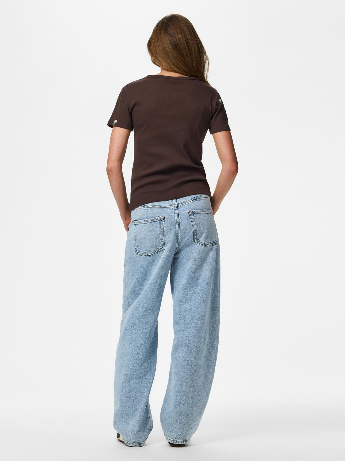 model_shot-back